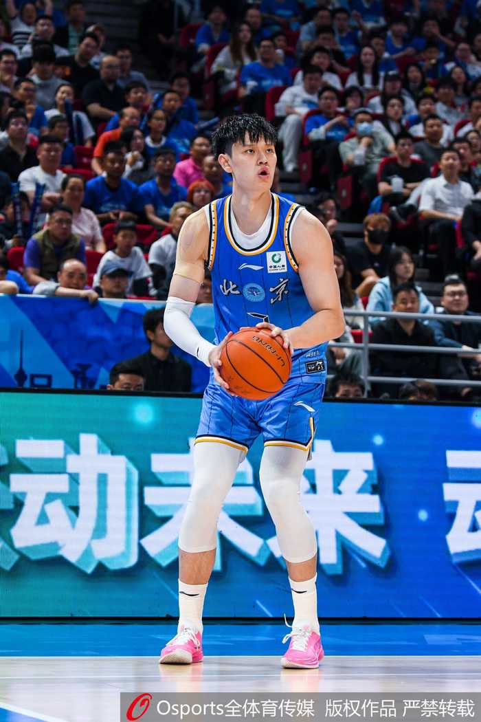 媒体人：曾凡博一个赛季都在与伤病做斗争 23岁的他技术几乎定型